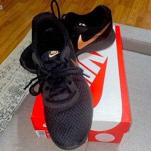Nike Women size 9 shoes black/Rose Gold